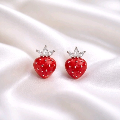 Ezüst gyerek eper fülbevaló (02107-330)