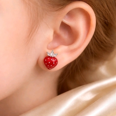 Ezüst gyerek eper fülbevaló (02107-330)