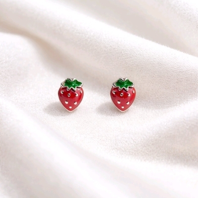 Ezüst gyerek eper fülbevaló (02107-332)