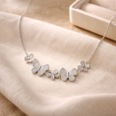 Ezüst pillangók nyaklánc 47 cm (05118-1)