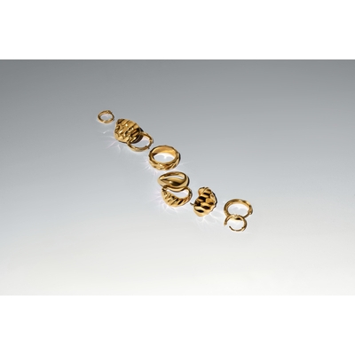 Pandora 14K aranyozott hullámos széles karikagyűrű 50-es méret (163886C00-50)