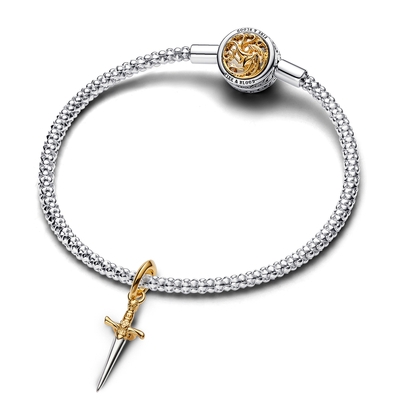 Pandora Trónok harca Arya kardja ezüst és 14k aranyozott függő charm (763142C00)