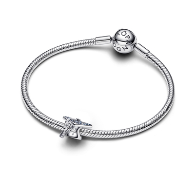 Pandora Csillogó kék 2026-os ballagási sapka charm (794461C01)