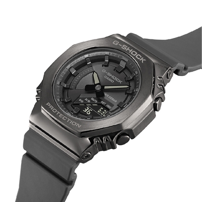 Casio G-Shock Metal Covered CasiOak női óra (GM-S2100B-8AER)