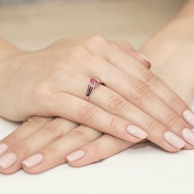 Rosé arany drágaköves gyűrű (W005-585-R0.60-RBD)