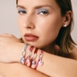 Thomas Sabo Hello Kitty virág charm Textil karkötővel (A2243-M07-9-L24)